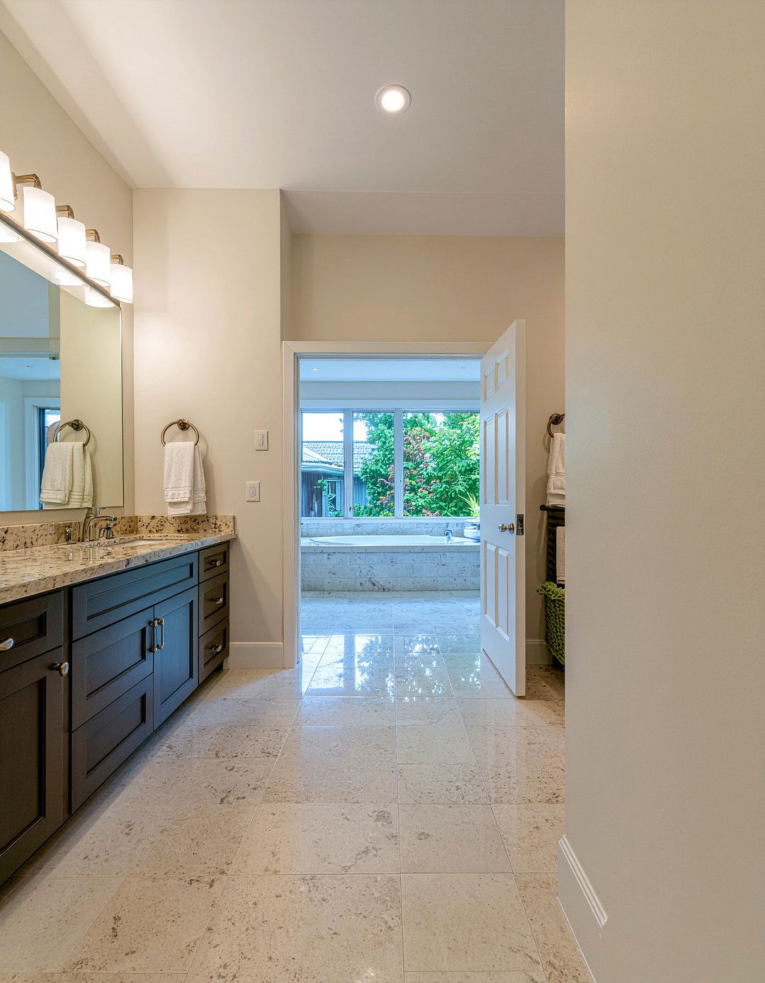 Double Entry Bathroom - 30 master bathroom layout ideas