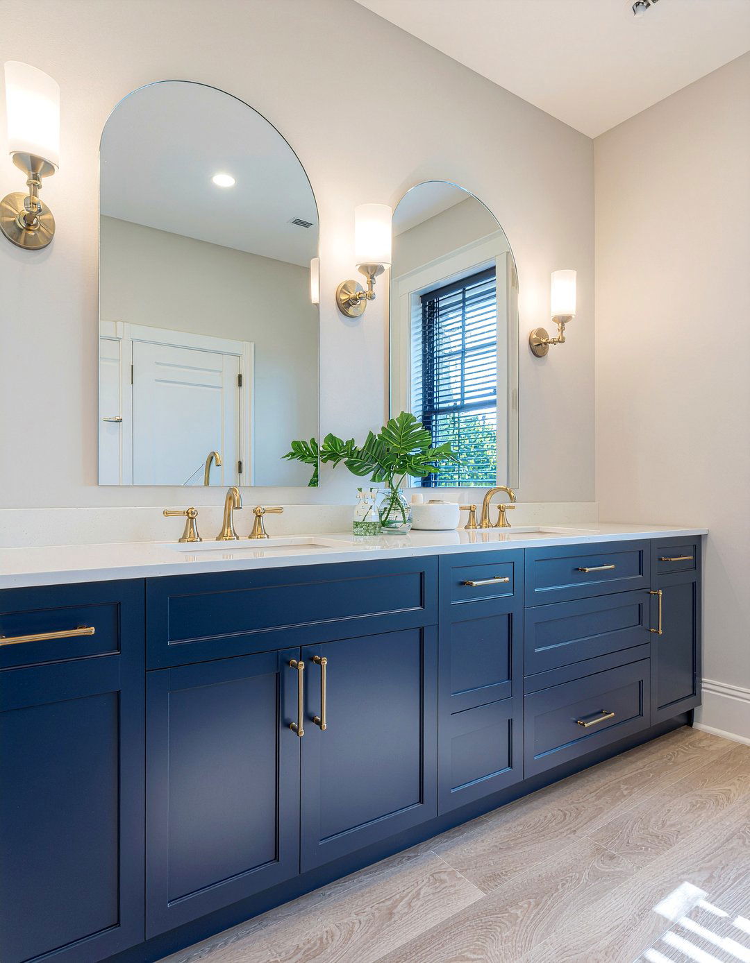 Double Vanity - 30 master bathroom layout ideas