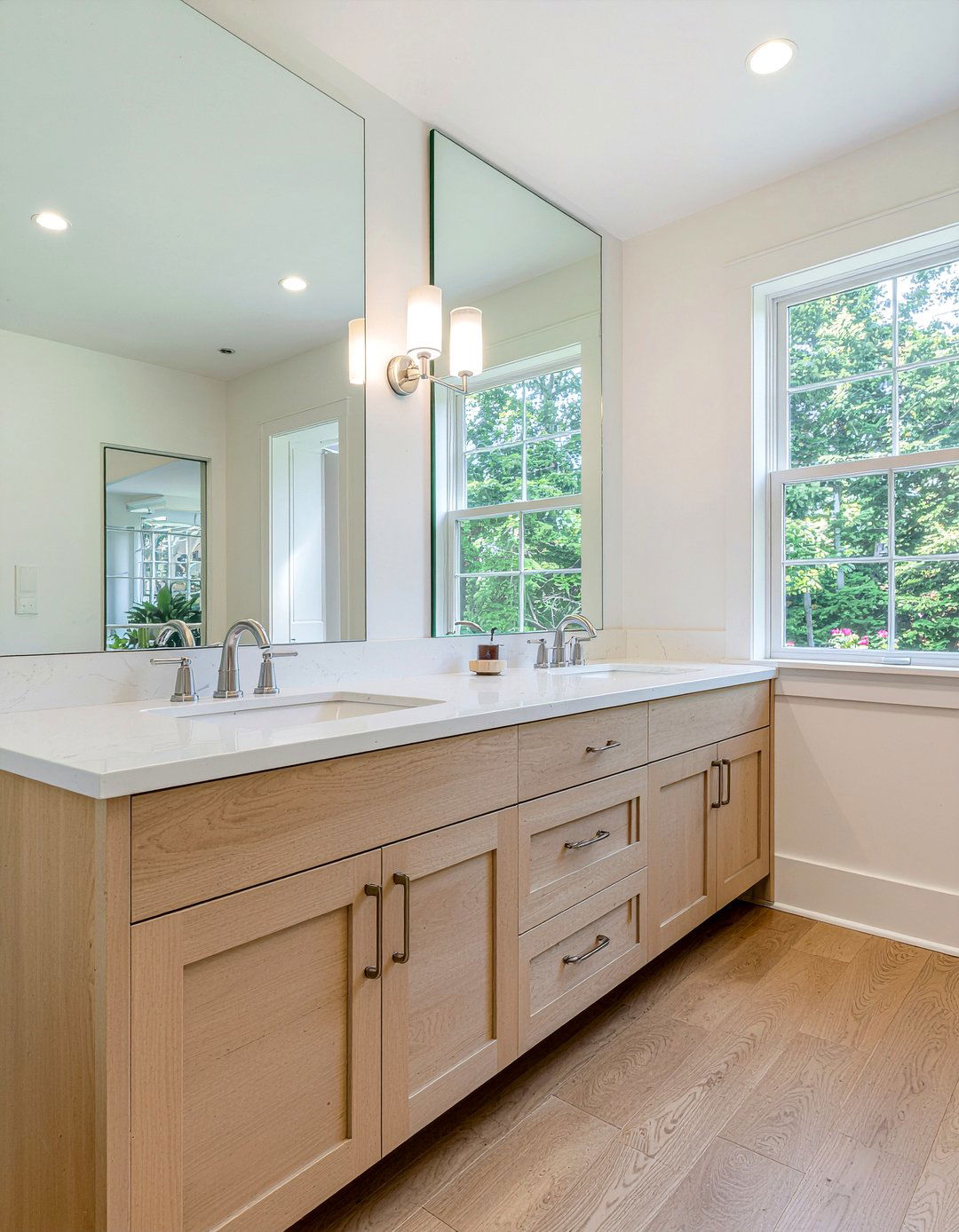 Double Vanity - 30 New England bathroom ideas