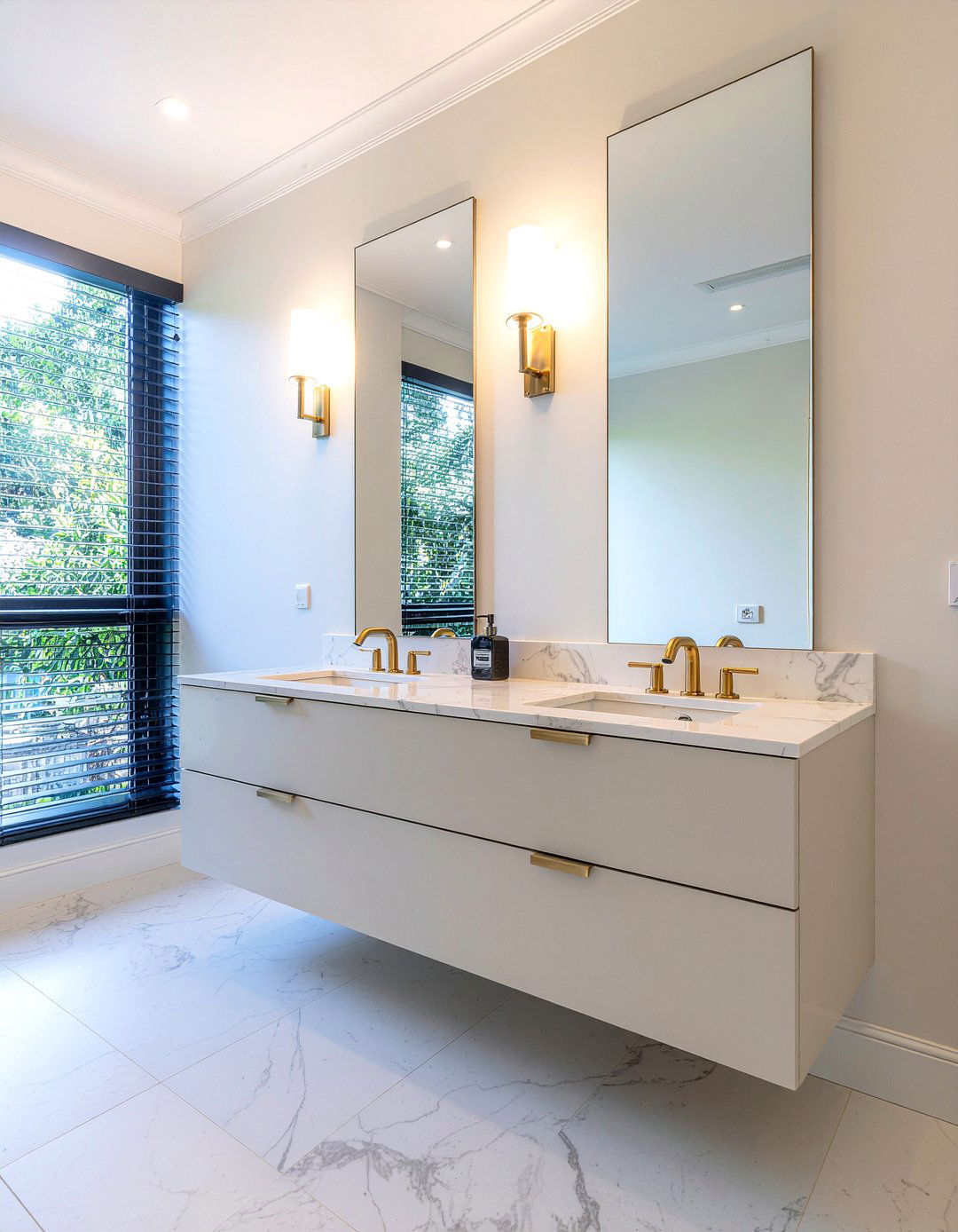 Double Vanity With Marble Countertop - 30 resort bathroom ideas