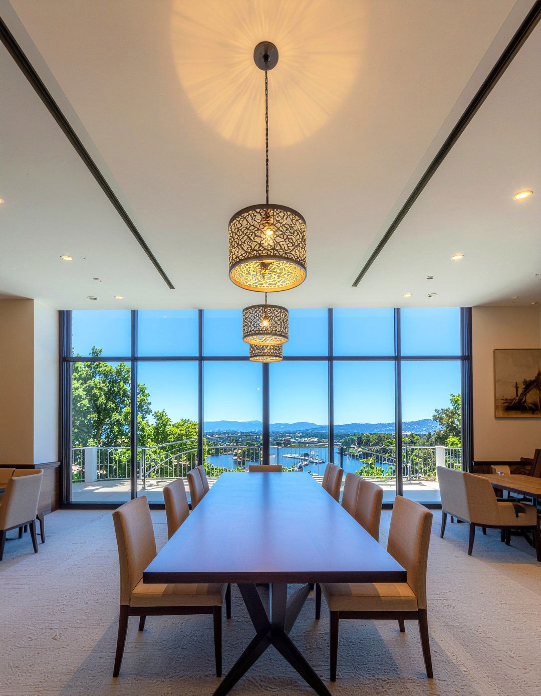Double height ceiling - 30 rich dining room ideas