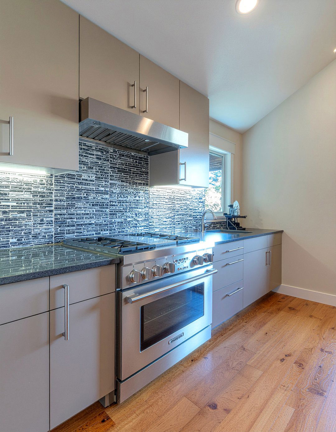 Double oven wall unit - 30 ski house kitchen ideas