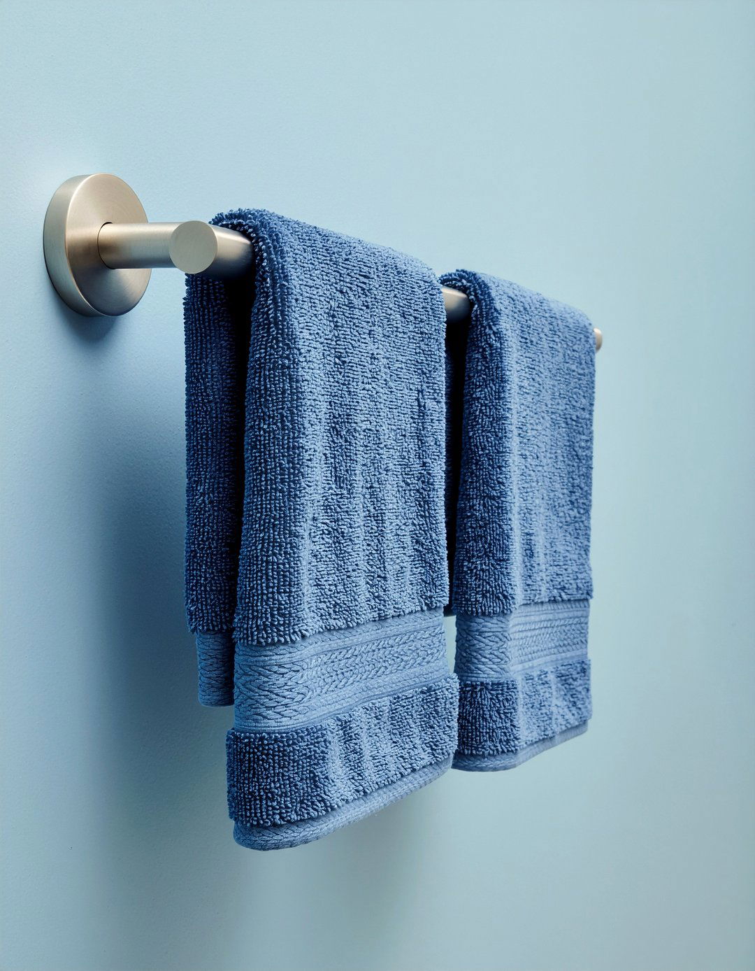 Double towel bar - 30 bathroom towel ideas