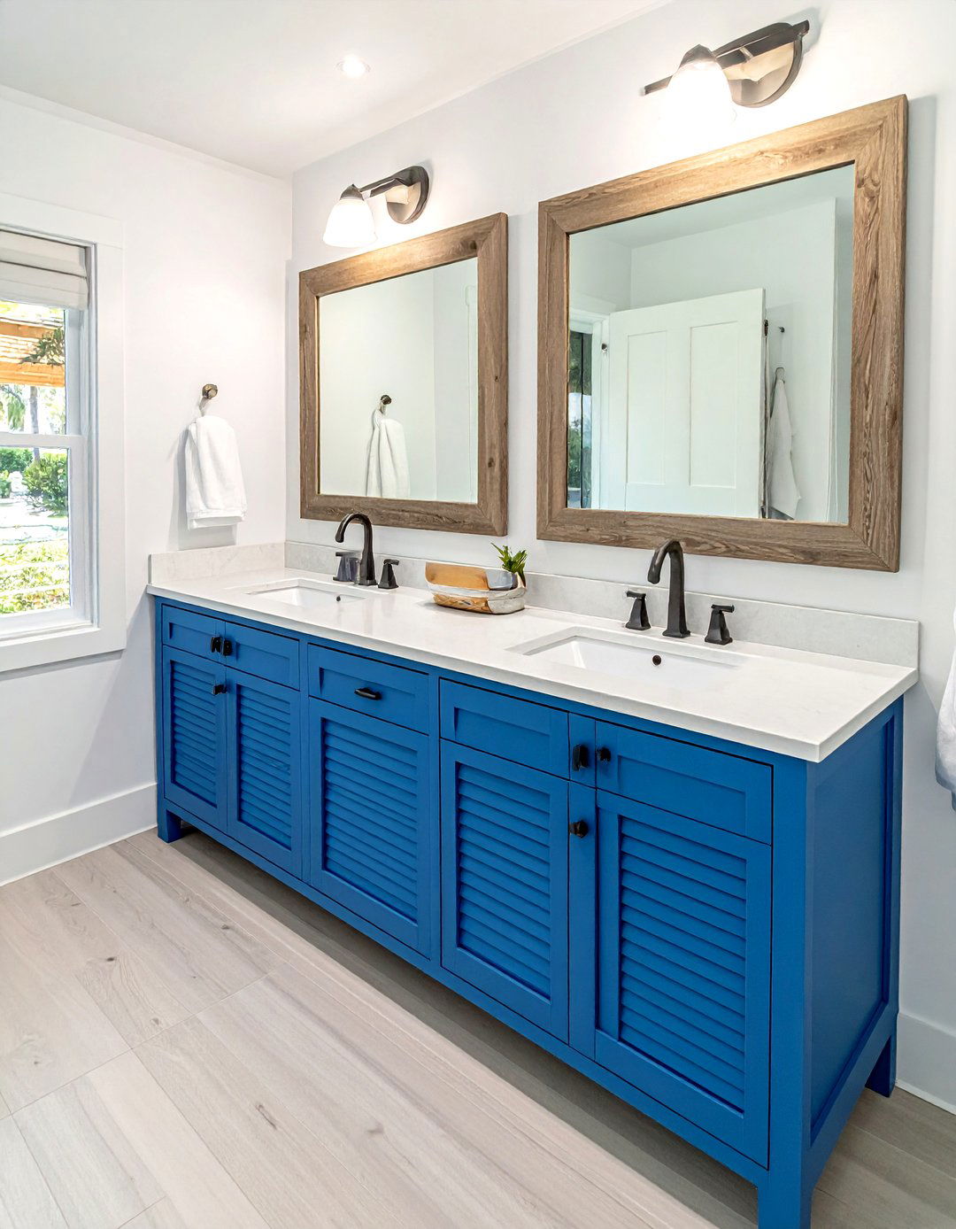 Double vanity - 30 beach house bathroom ideas