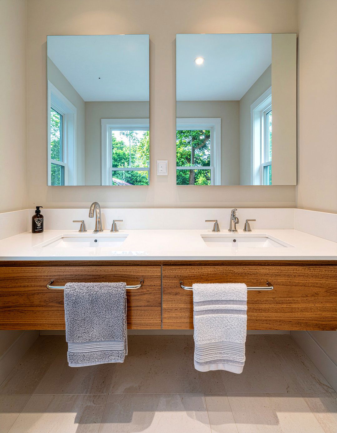 Double vanity layout for L shaped bathroom - 30 L-shaped bathroom layout ideas