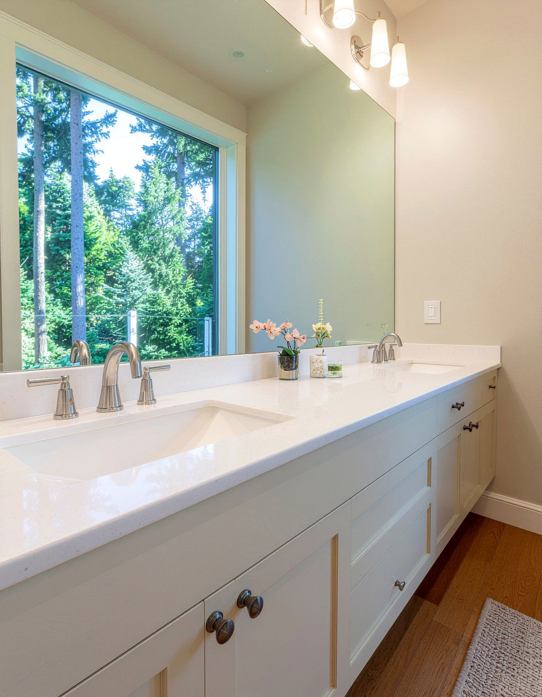 Double vanity sink - 30 hotel bathroom ideas