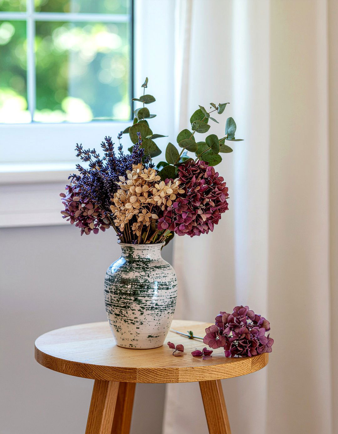 Dried Flower Arrangement - 30 shabby chic living room ideas