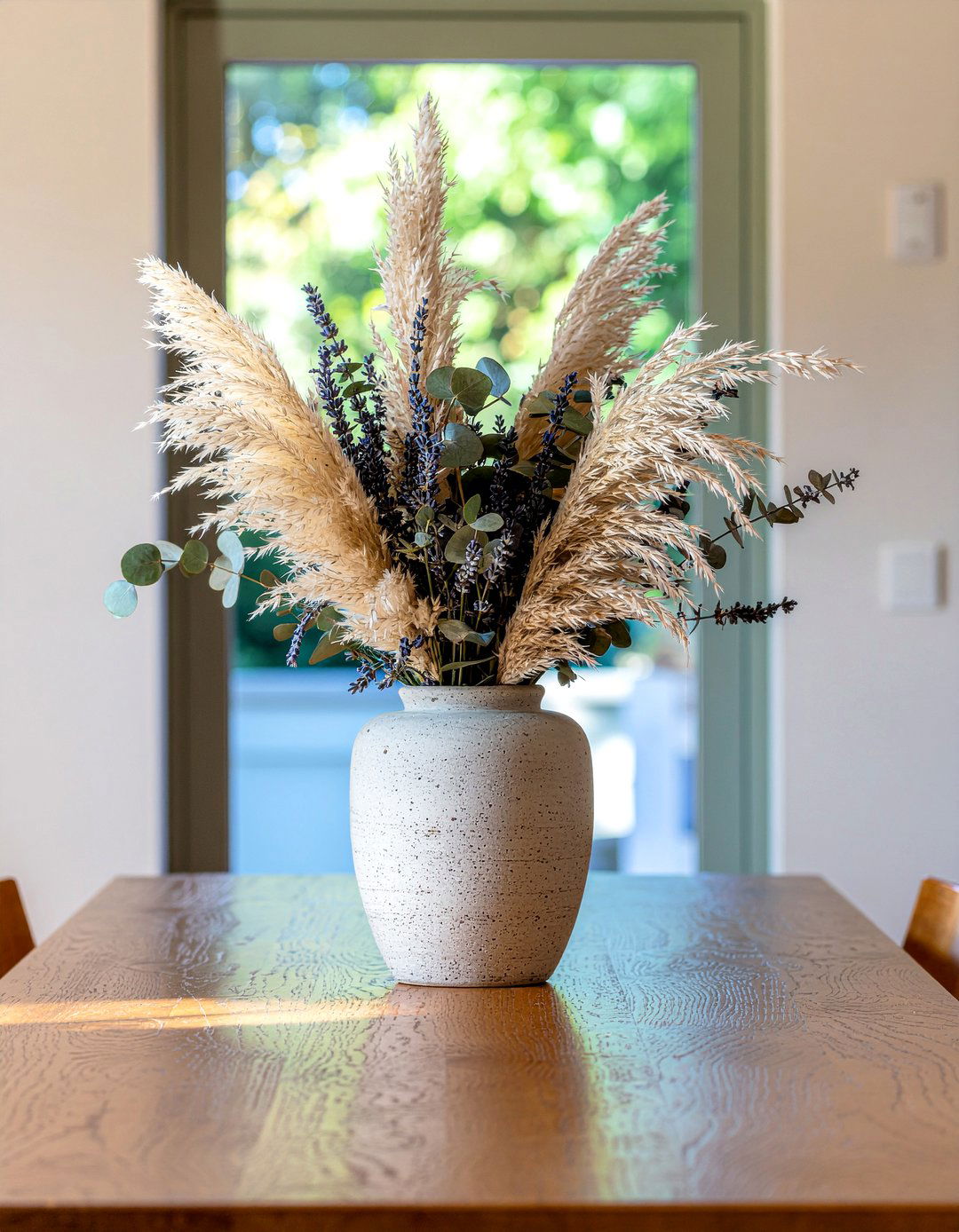 Dried Flower Arrangement - 30 earthy dining room ideas