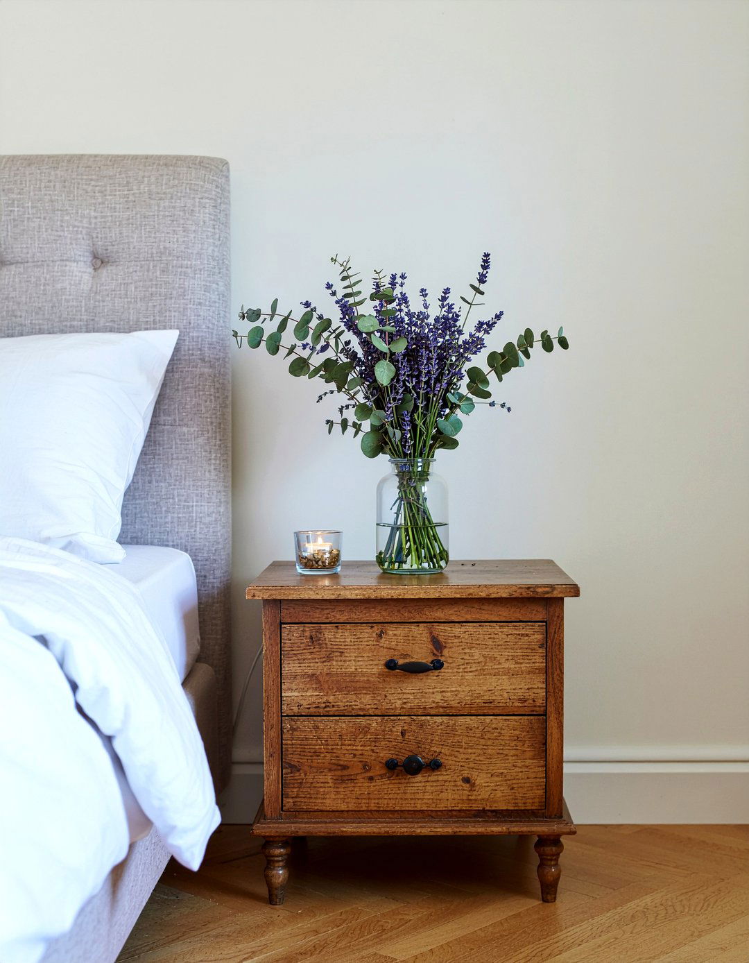 Dried Flower Vase - 30 light academia bedroom ideas
