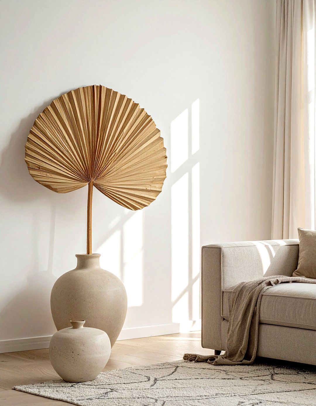 Dried palm leaf - 30 beige living room accessories ideas