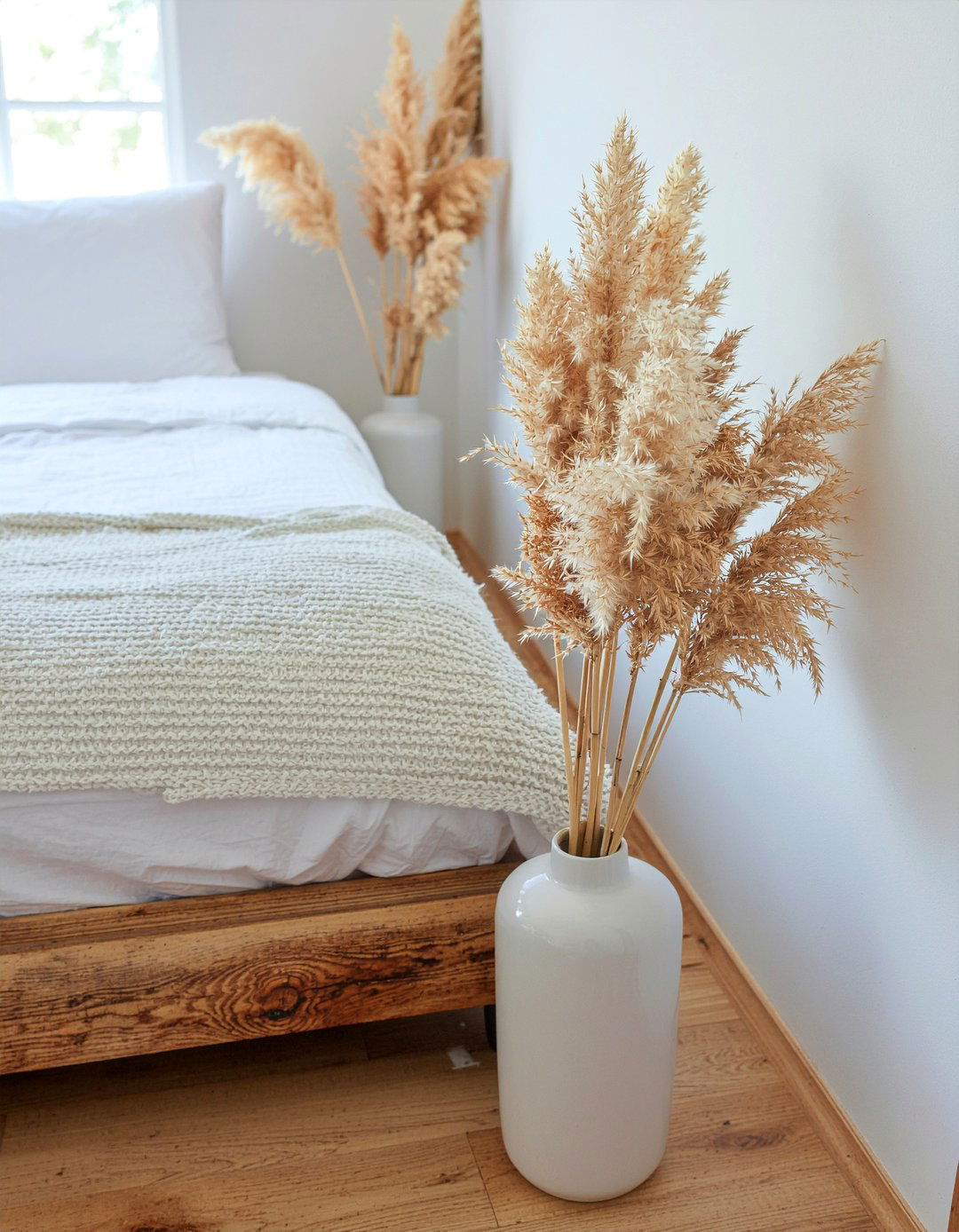 Dried pampas grass - 30 rustic bedroom ideas