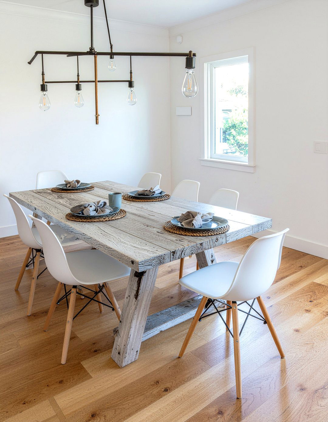 Driftwood Dining Table - 30 ocean-inspired dining room ideas