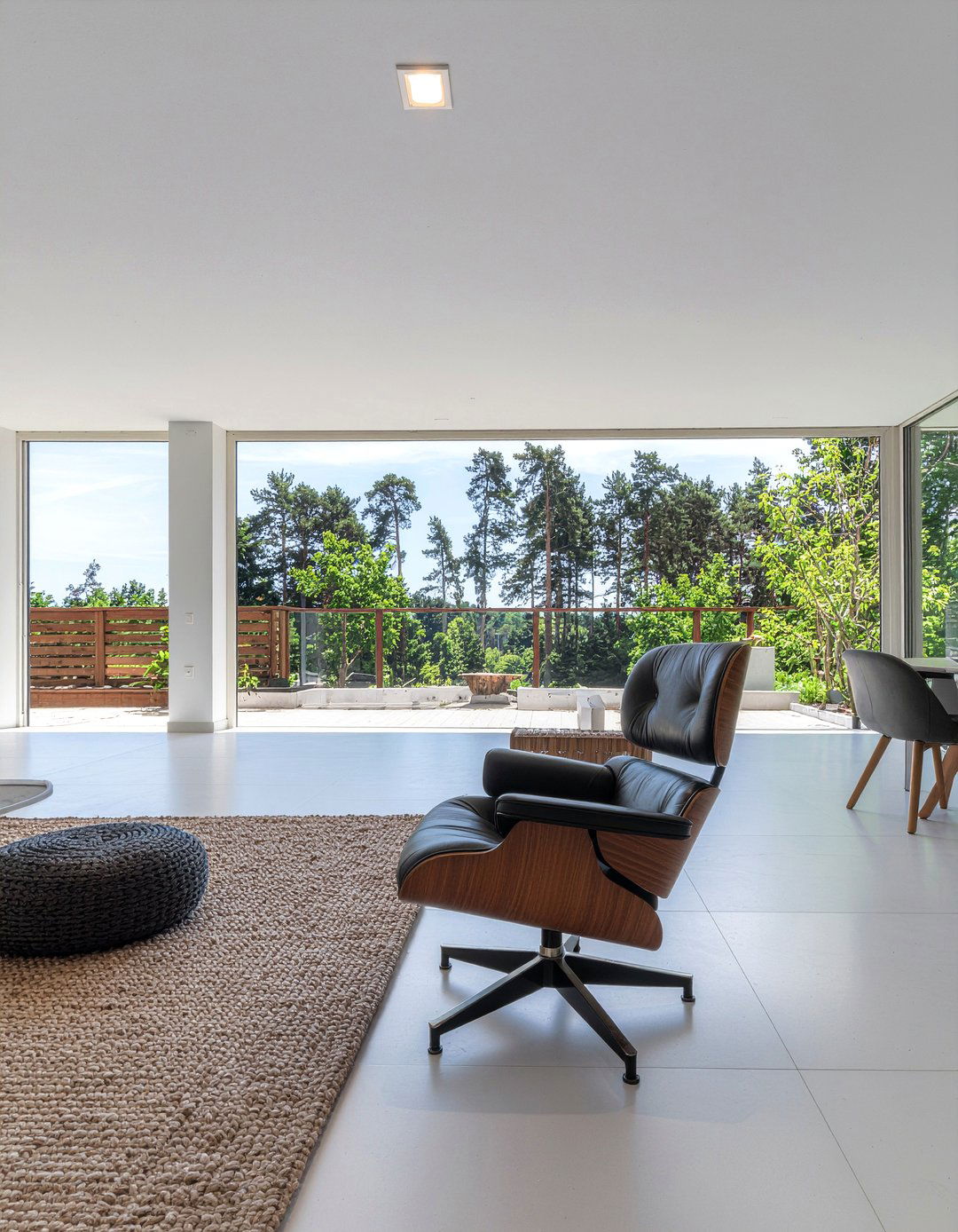 Eames chair open floor plan - 30 living room Eames chair ideas