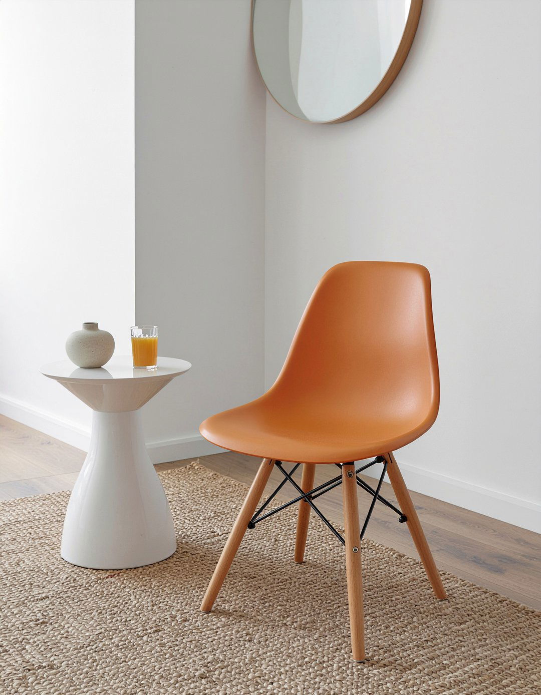 Eames chair side table - 30 living room Eames chair ideas