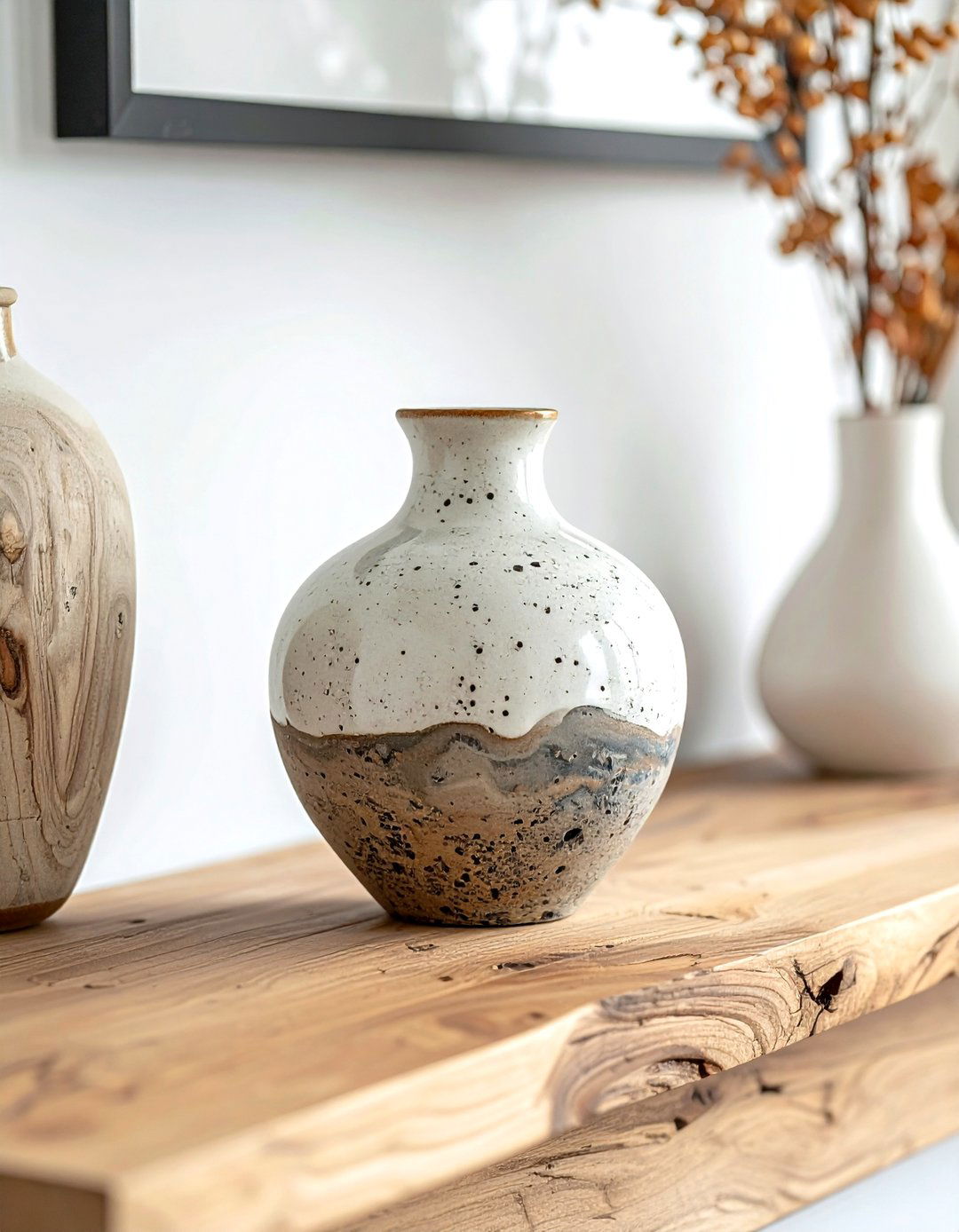 Earthy Ceramic Vase - 30 warm decor ideas
