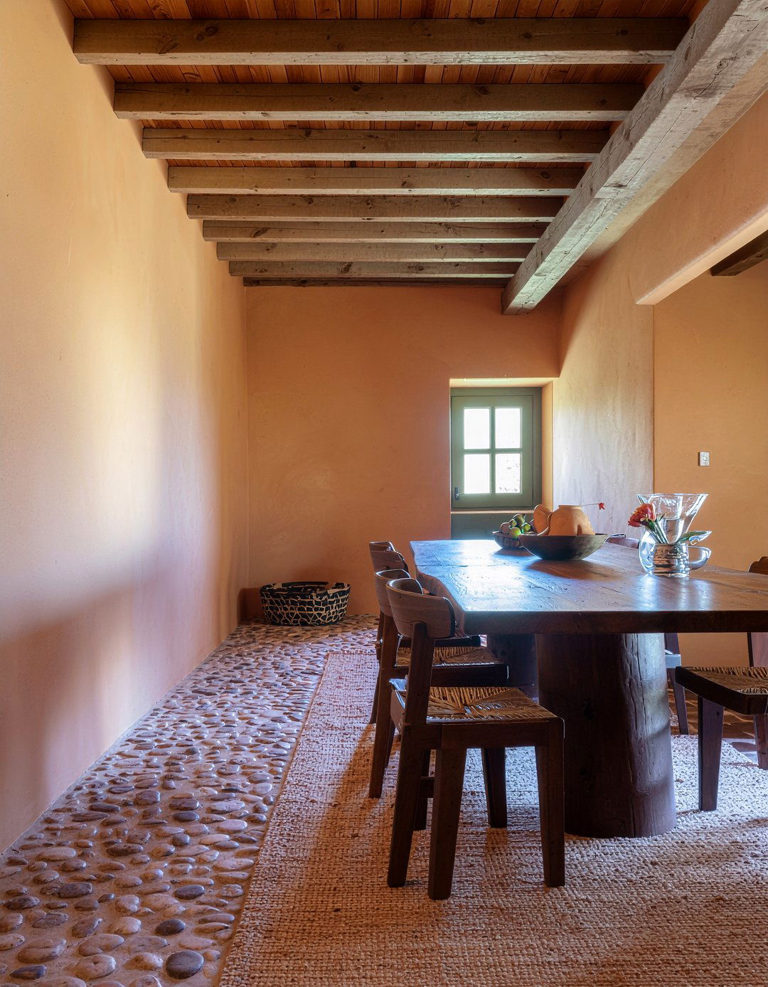 Earthy orange dining space - 30 orange dining room ideas