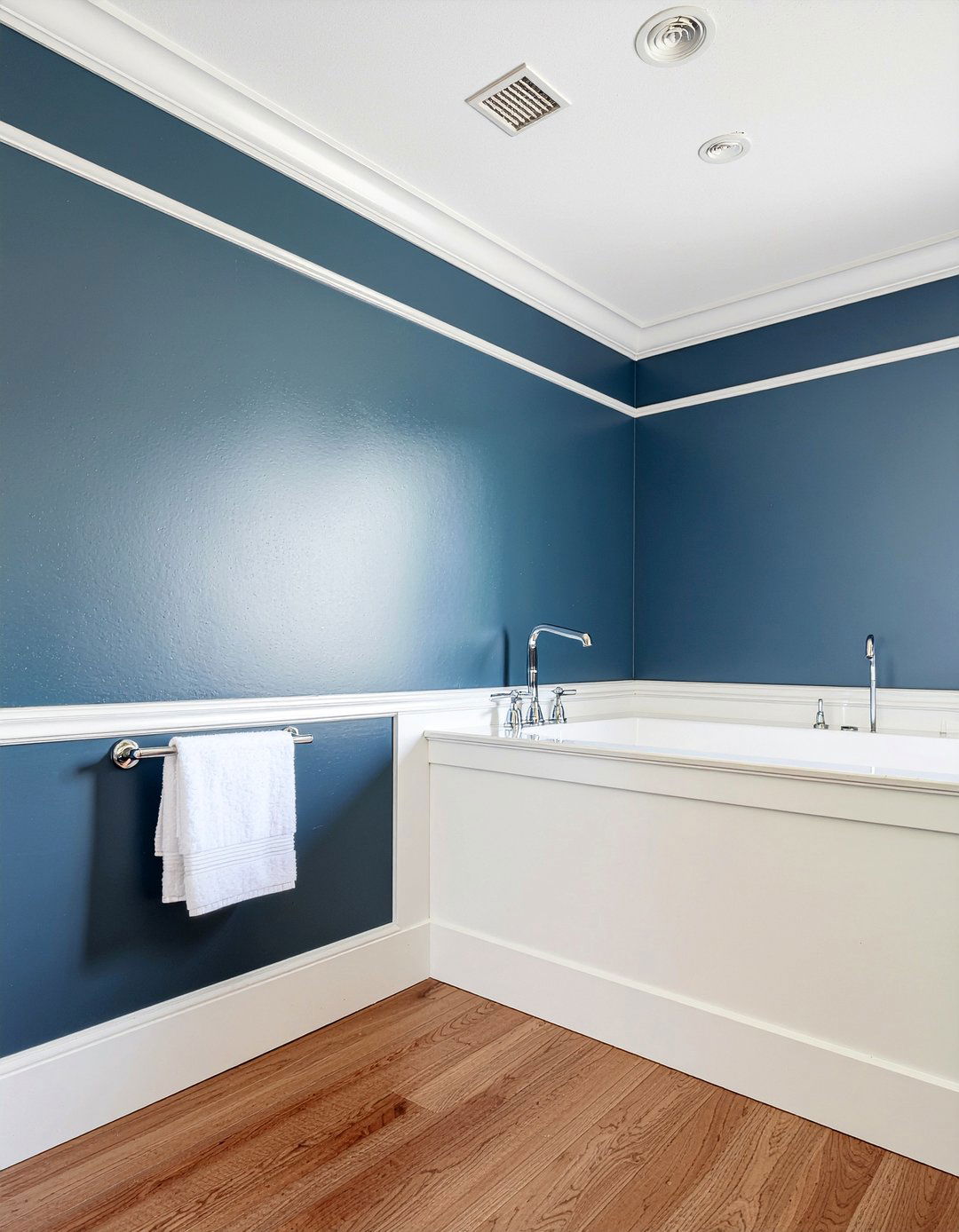 Elegant bathroom crown molding - 30 partial bathroom remodel ideas