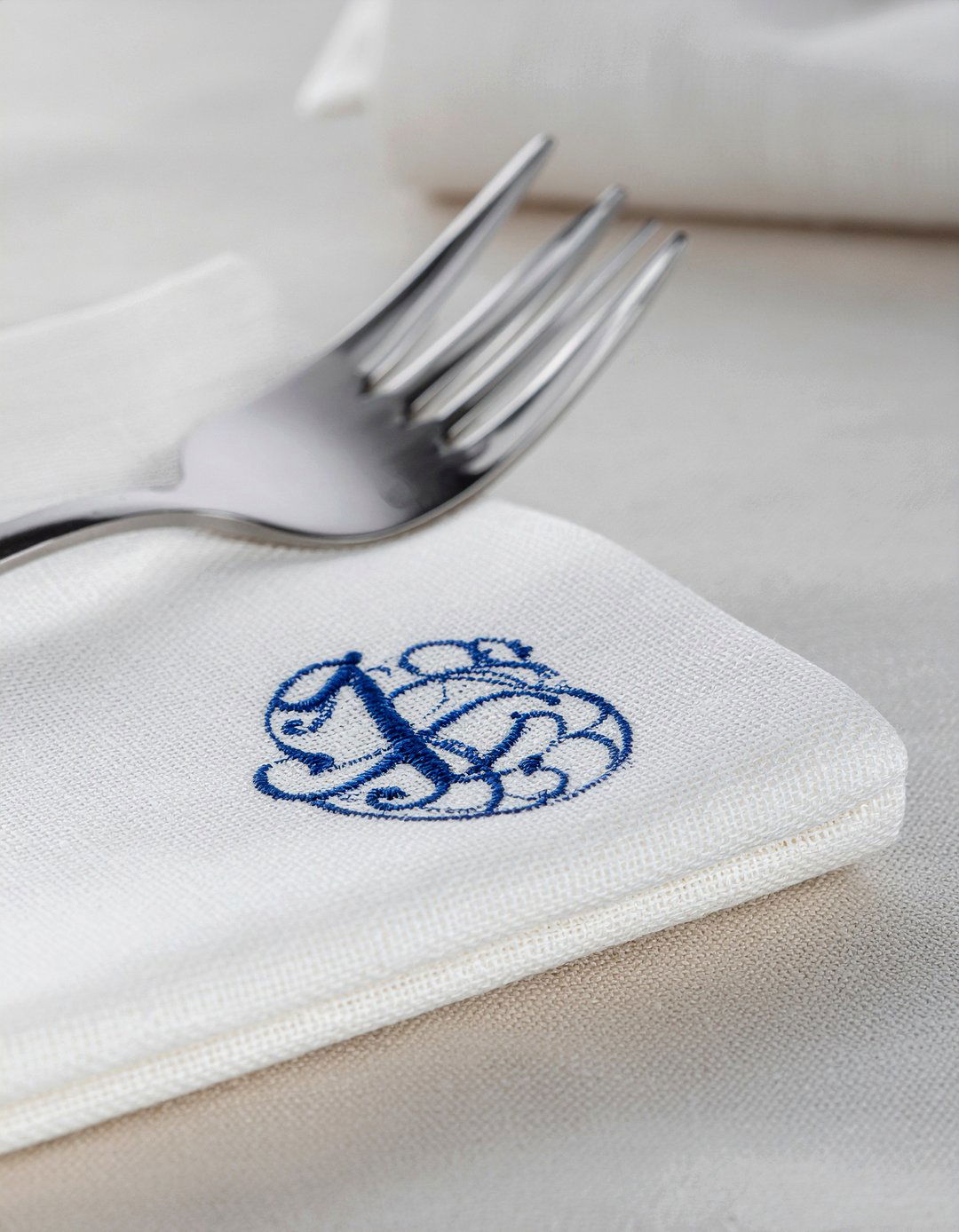 Embroidered Cloth Napkin - 30 dining room classic element ideas