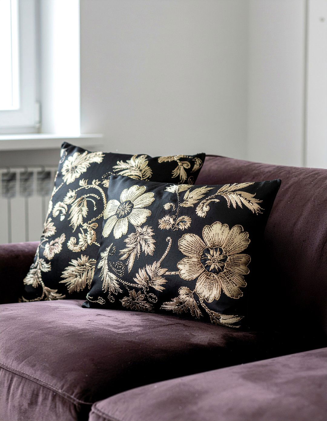 Embroidered Silk Pillows - 30 silk living room ideas