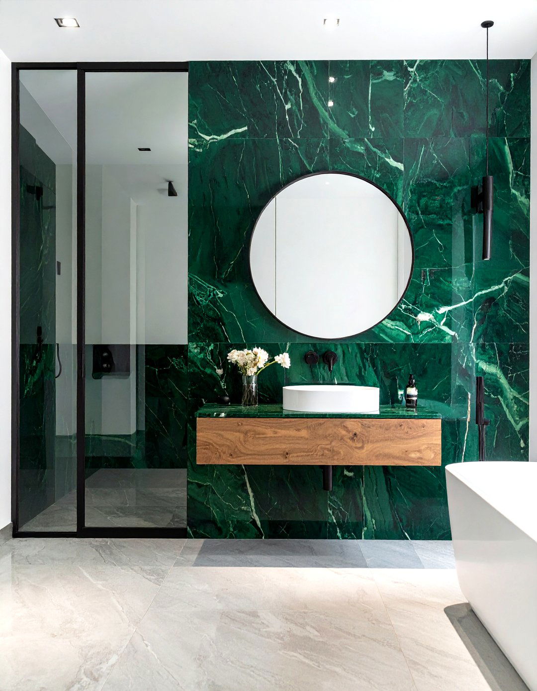 Emerald green marble walls - 30 green marble bathroom ideas