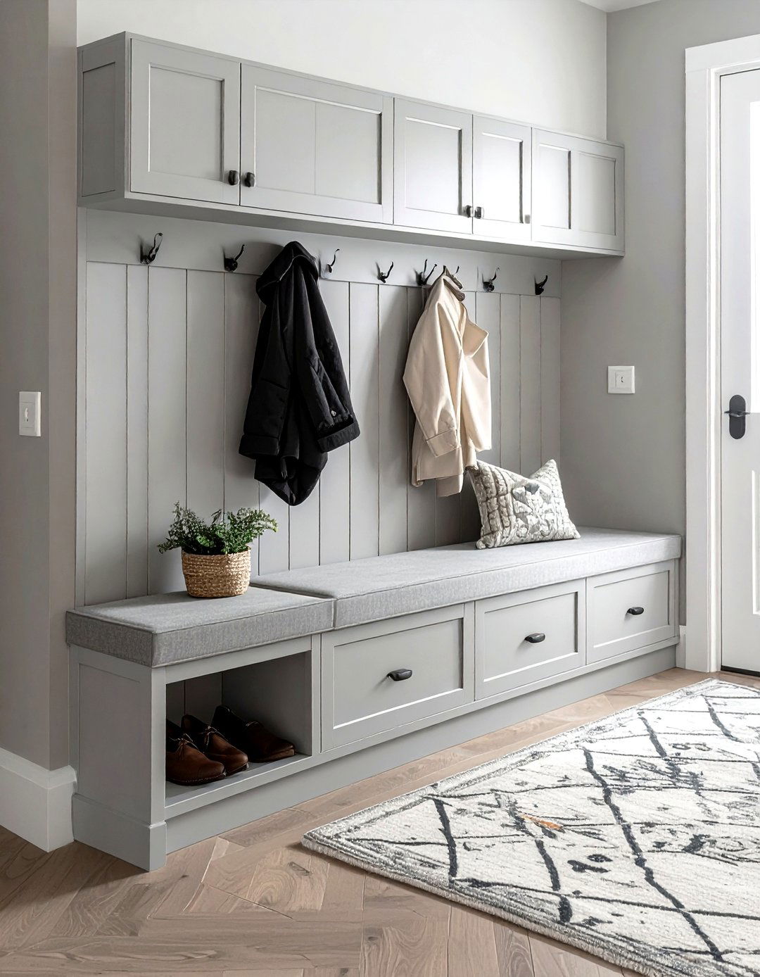 Entryway storage bench - 30 living room built-in ideas