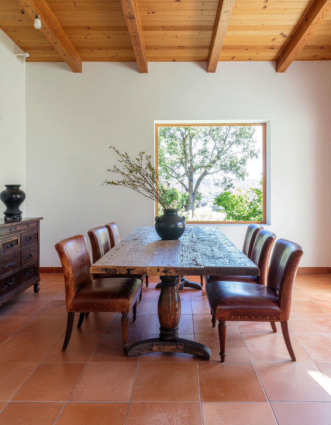 Equipal Leather Chair - 30 Mexican dining room ideas