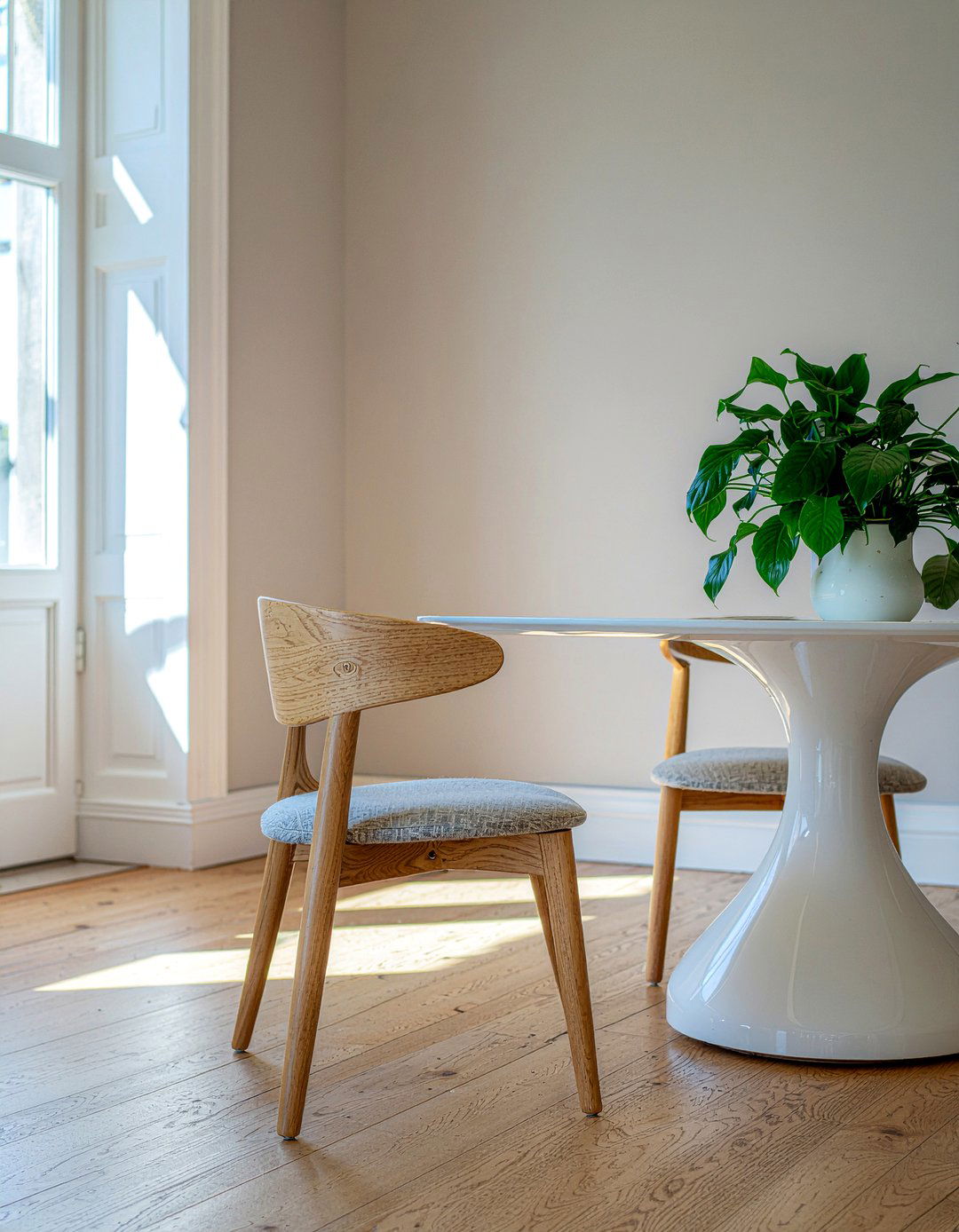 Ergonomic Dining Chairs - 30 healthy dining room ideas