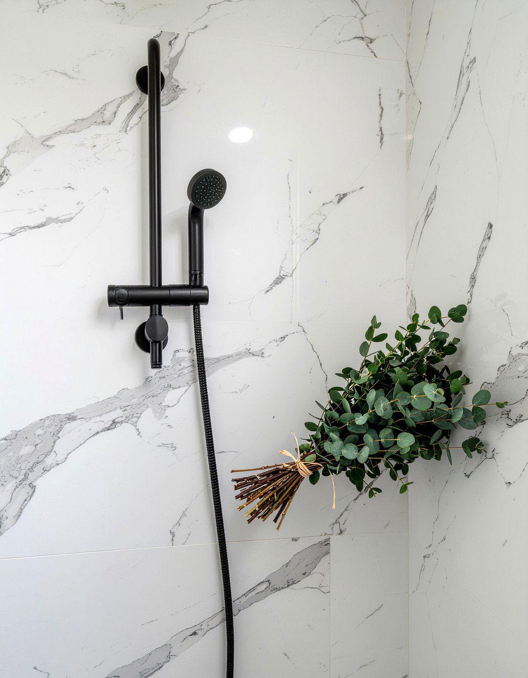 Eucalyptus branches - 30 bathroom scent ideas