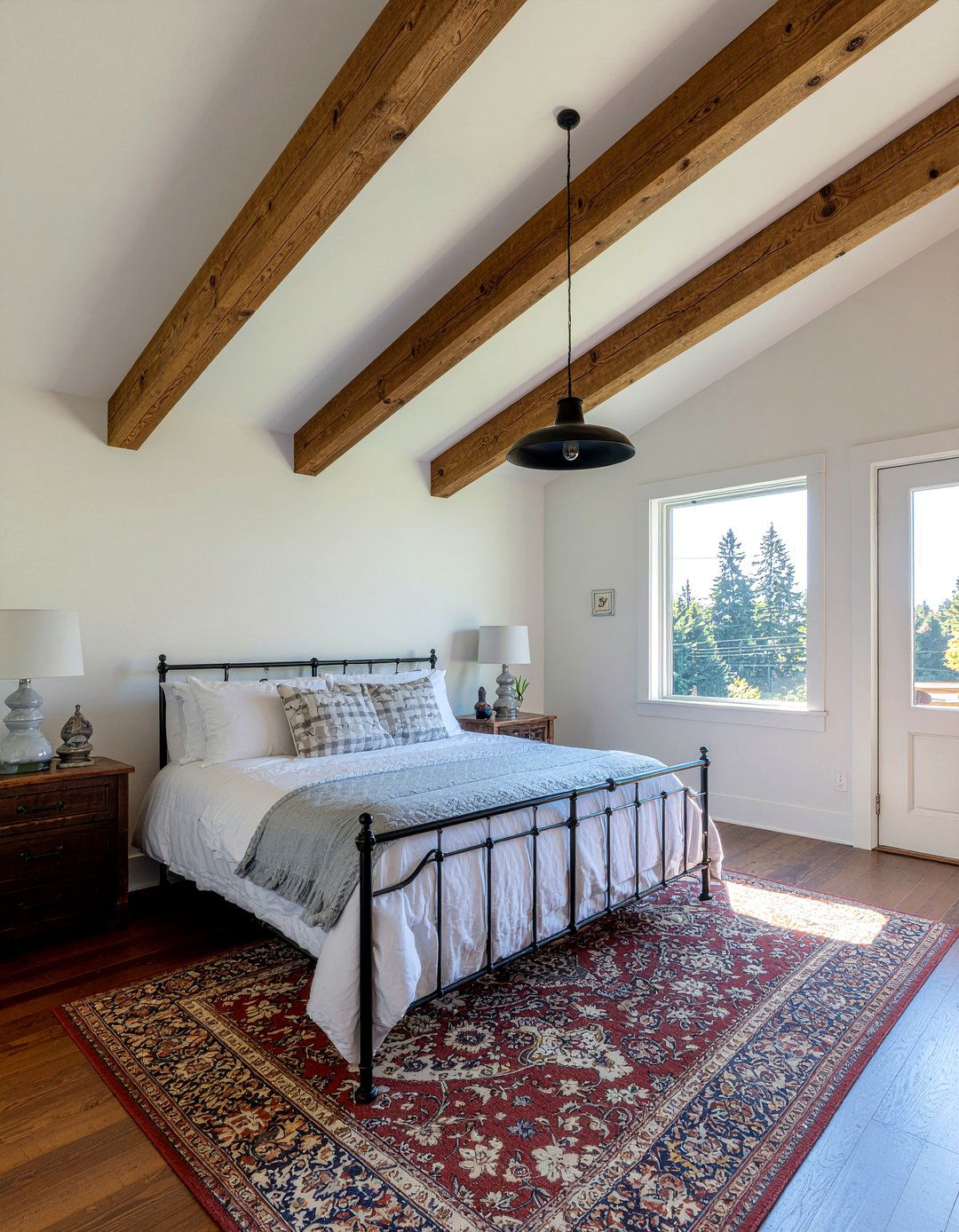 Exposed Beam Bedroom - 30 open plan bedroom ideas