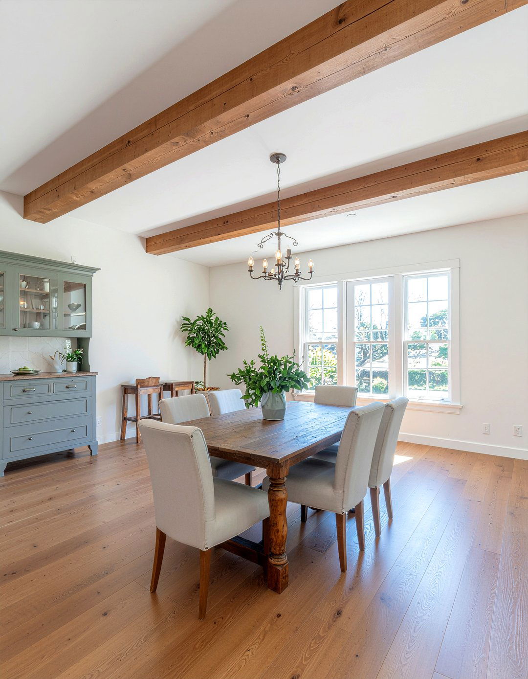 Exposed Beam Dining Room - 30 California dining room ideas