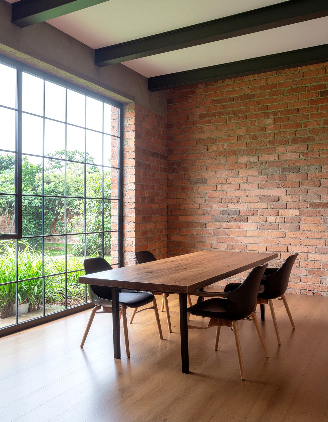 Exposed Brick Wall - 30 earthy dining room ideas