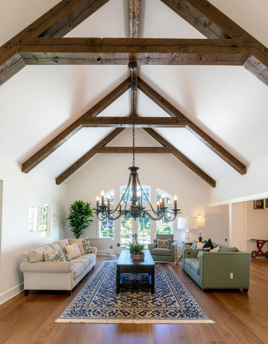 Exposed Ceiling Beams - 30 grand living room ideas