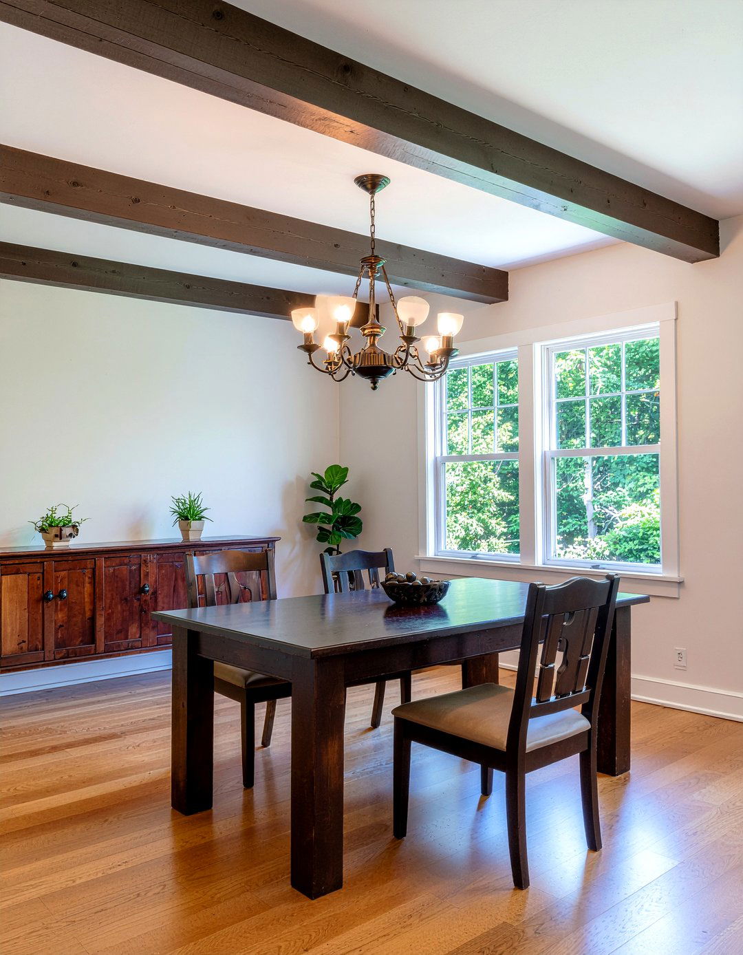 Exposed Ceiling Wood Beams - 30 bungalow dining room ideas