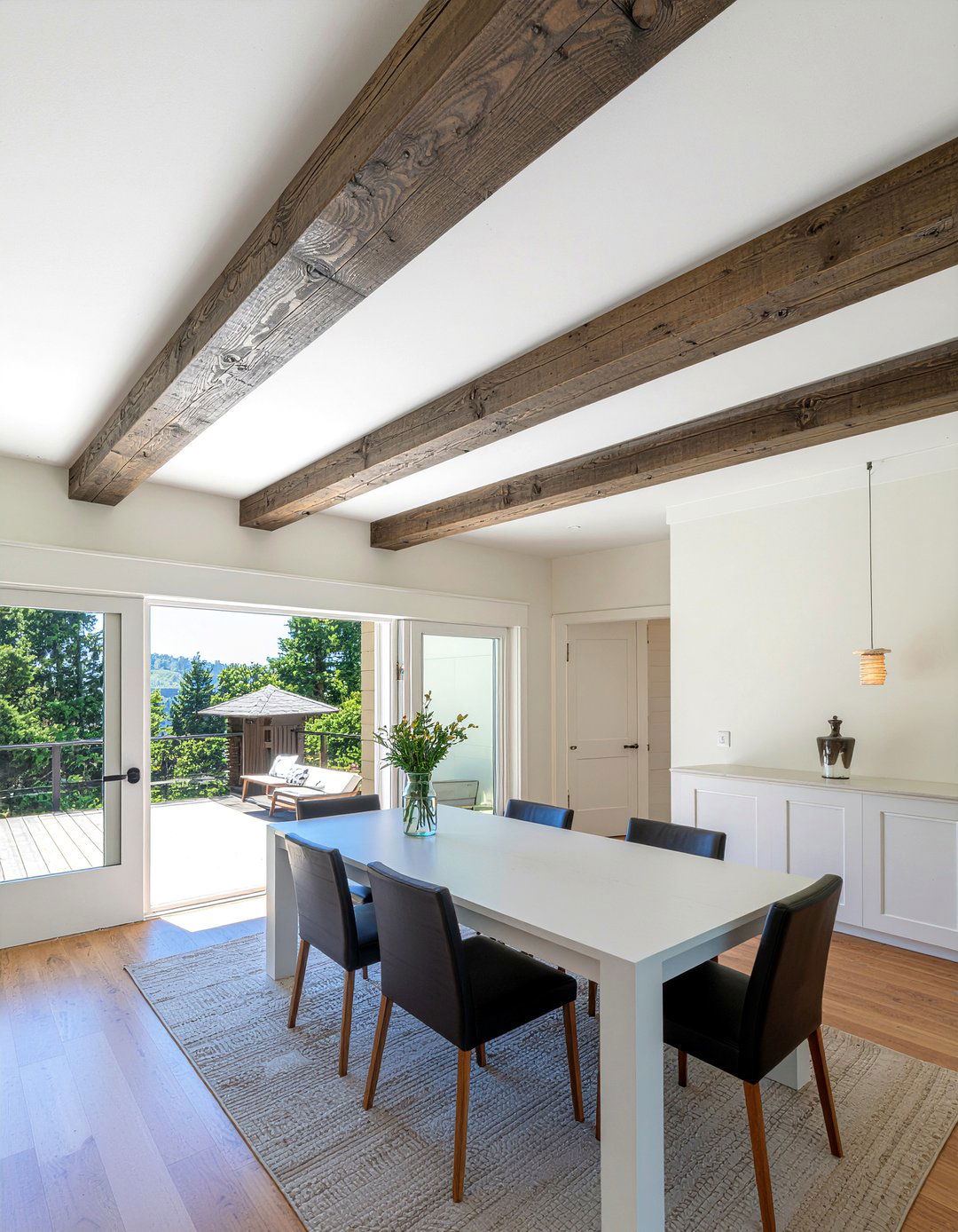 Exposed Wood Ceiling Beams - 30 rustic chic dining room ideas