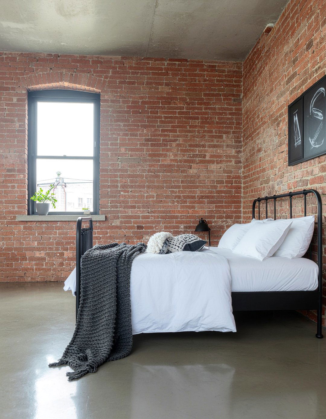 Exposed brick bedroom - 30 gender neutral bedroom ideas