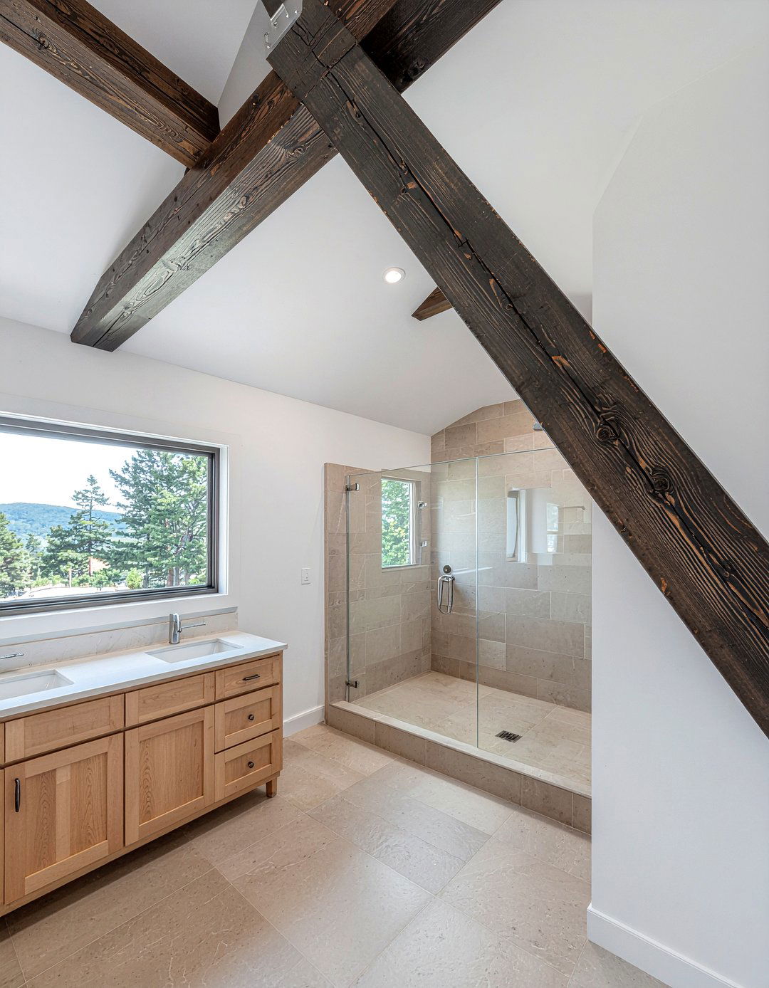 Exposed ceiling beams - 30 mountain bathroom ideas