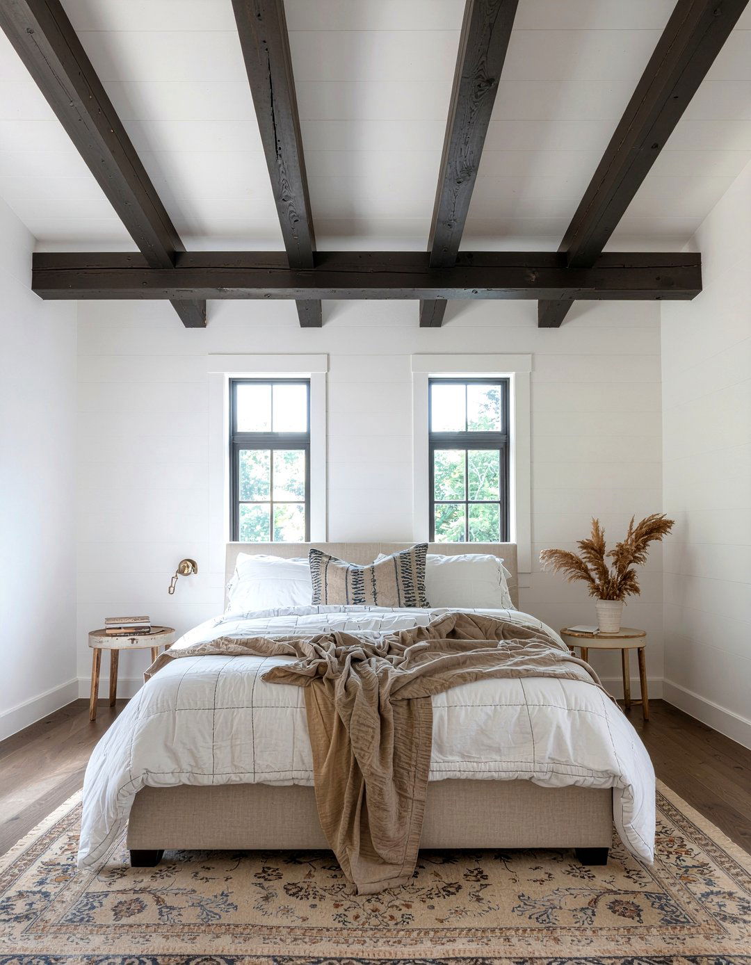 Exposed ceiling beams - 30 rustic bedroom ideas