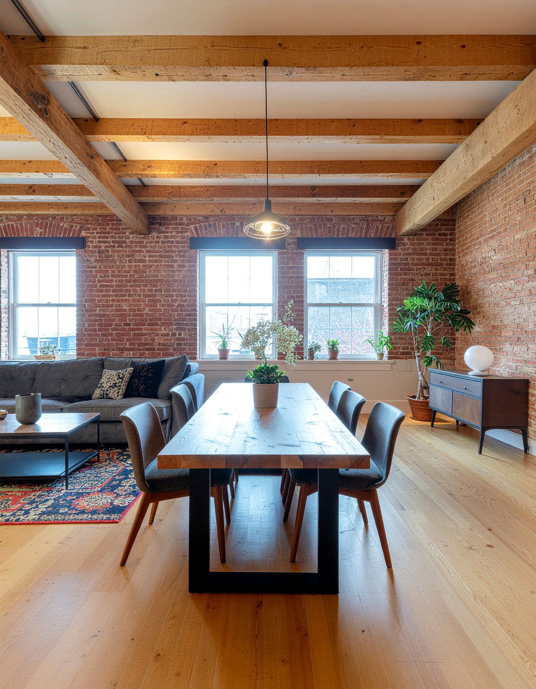Exposed structural beams - 30 dining room beamed ceiling ideas