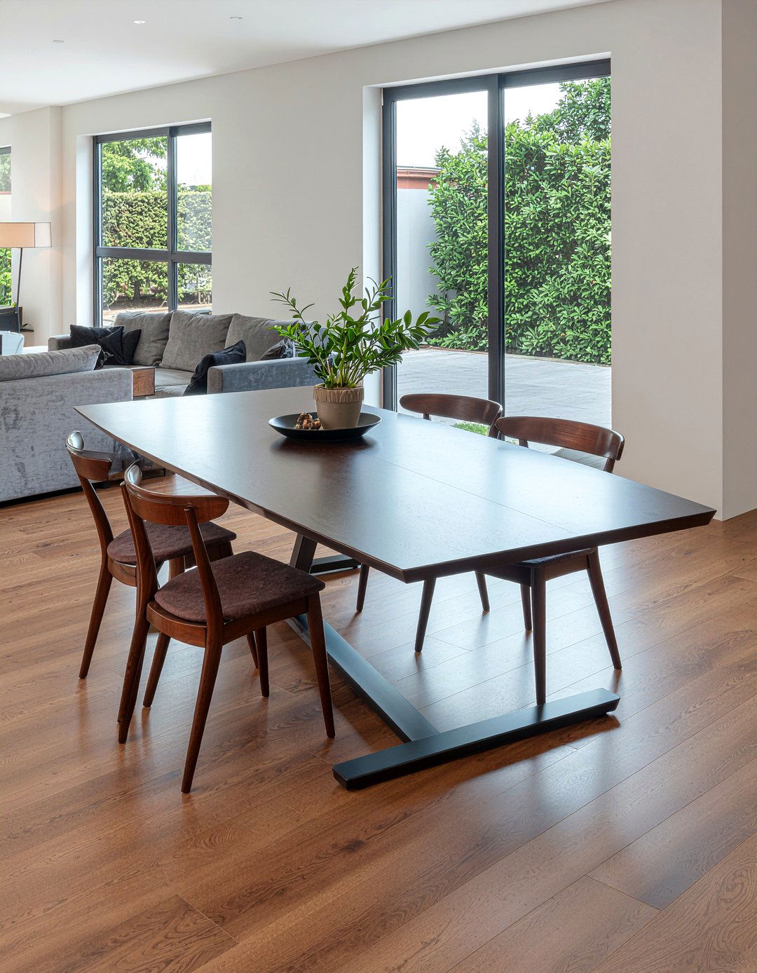 Extendable Dining Table - 30 dining room space saving ideas