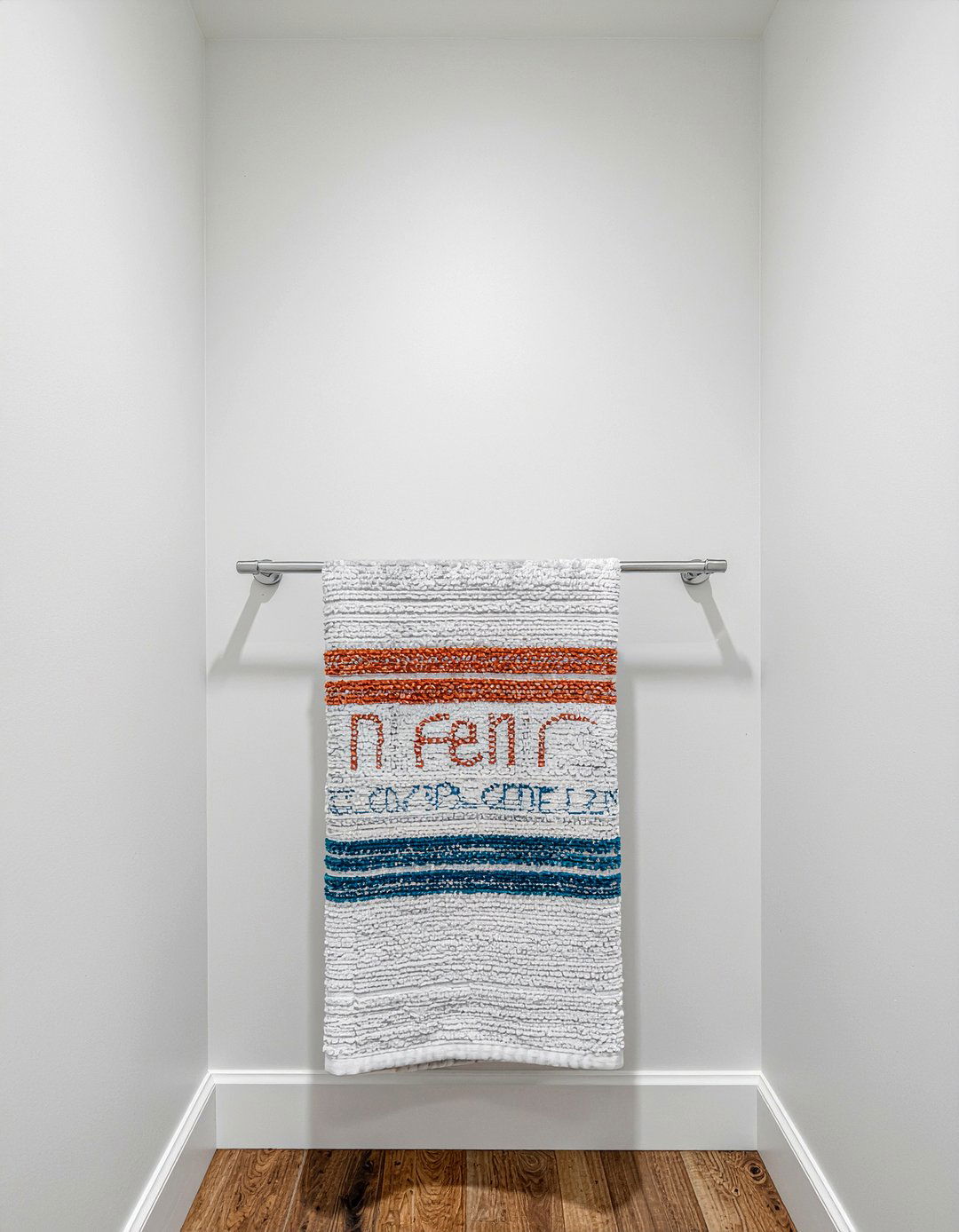 Extending towel bar - 30 bathroom towel bar ideas