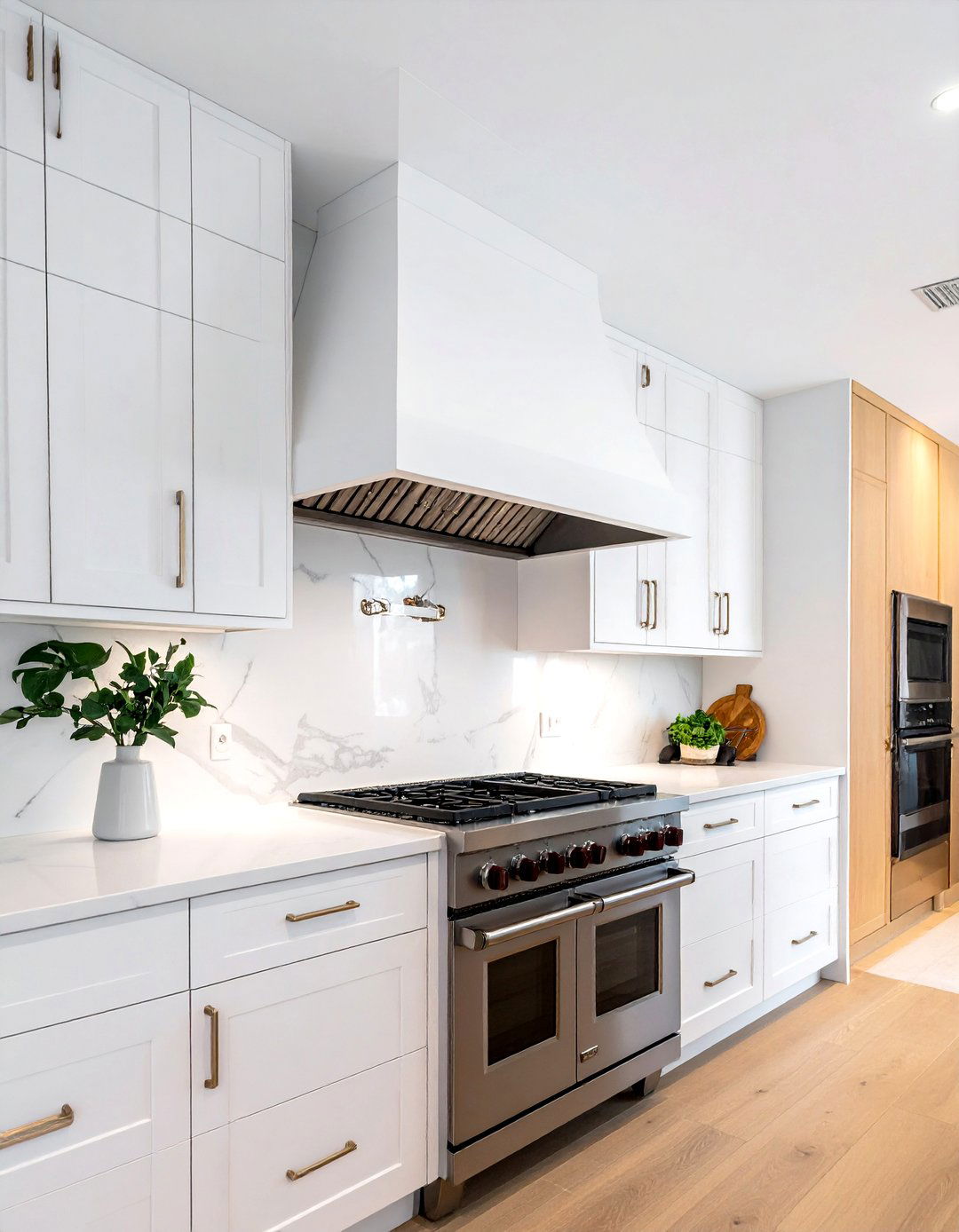 Extra wide white hood - 30 white hood kitchen ideas