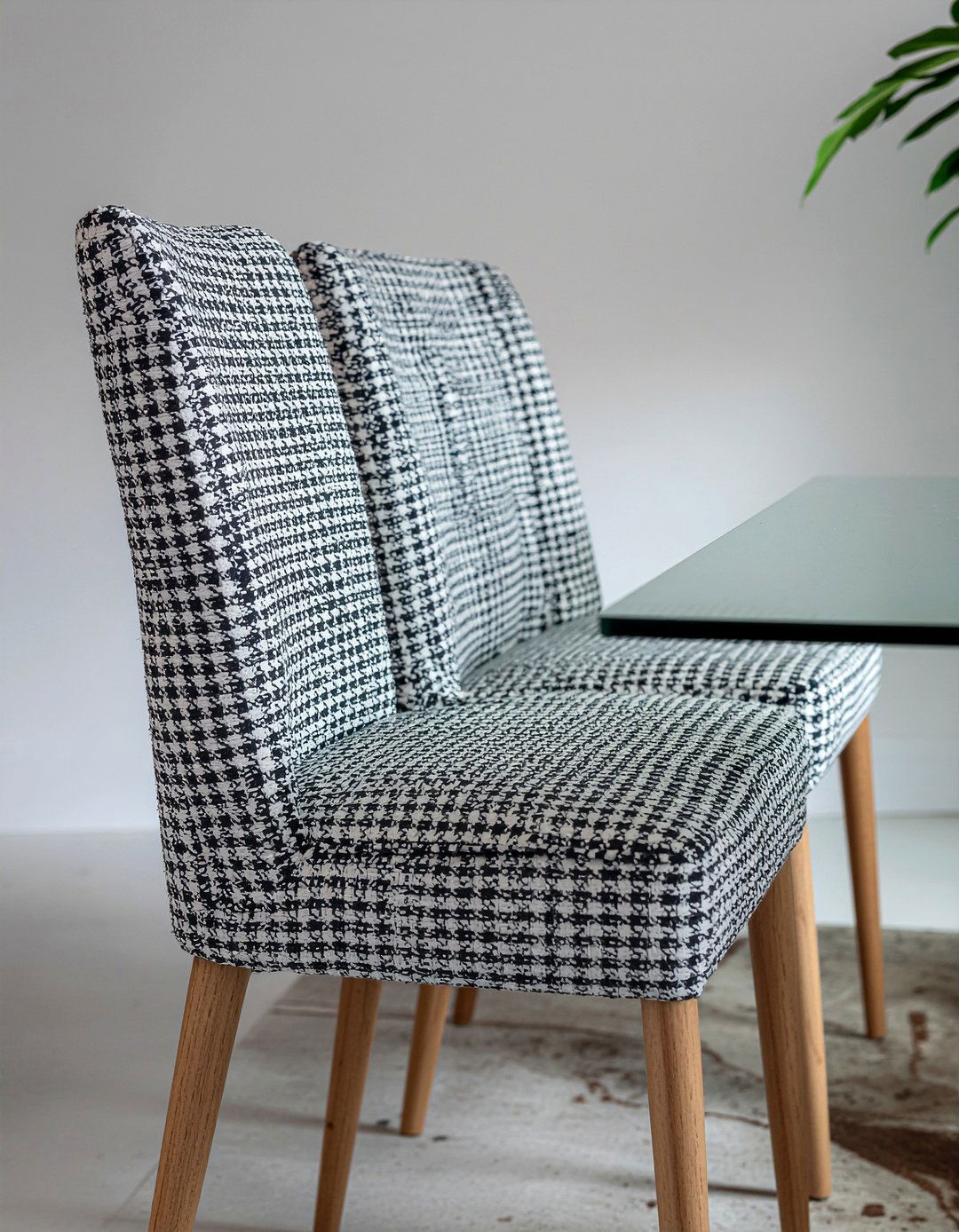 Fabric covered chair seats - 30 DIY dining room ideas
