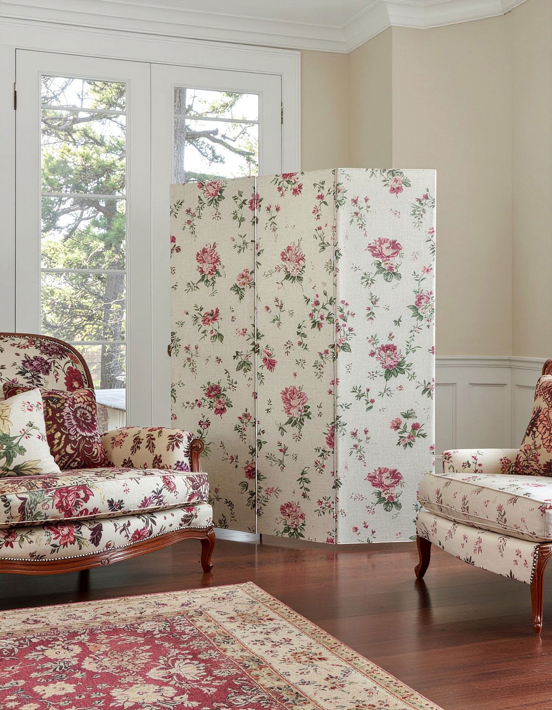 Fabric covered folding screen - 30 living room screen ideas