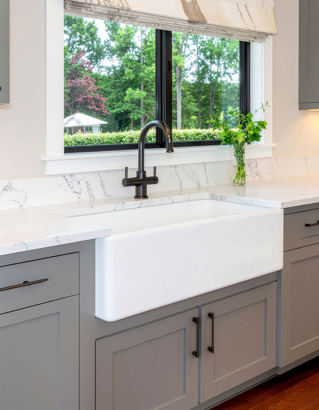 Farmhouse Apron Sinks - 30 interior designer kitchen ideas