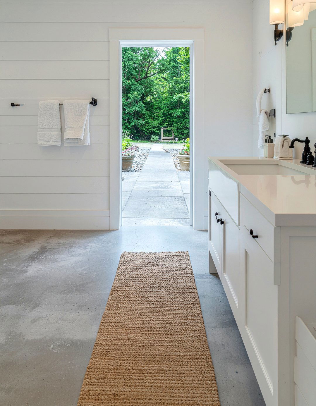 Farmhouse Concrete Bathroom - 30 bathroom concrete floor ideas