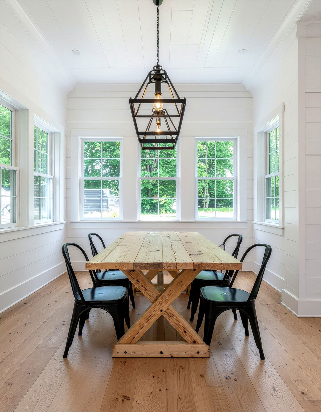 Farmhouse Dining Room - 30 light dining room ideas