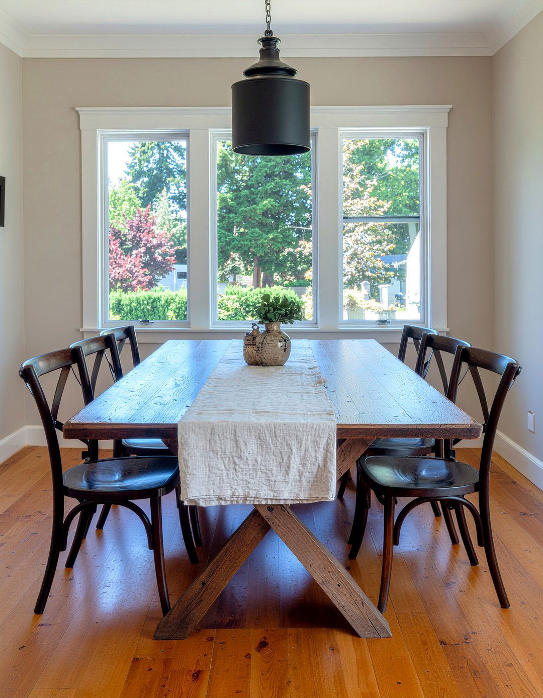 Farmhouse Dining Table - 30 Fixer Upper kitchen ideas