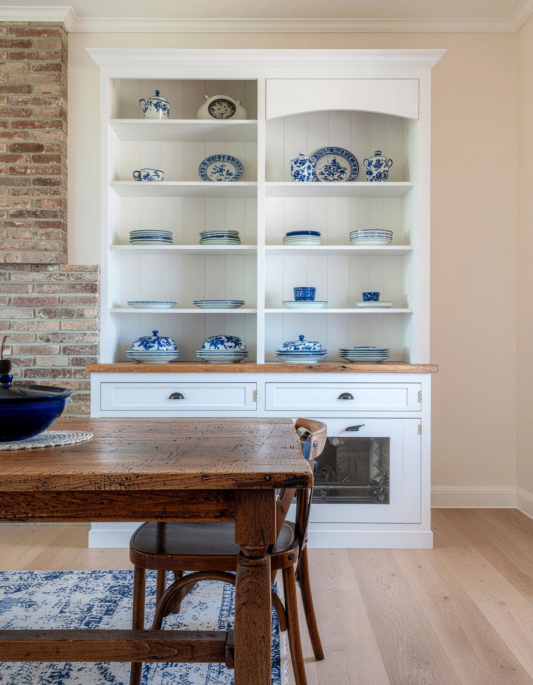 Farmhouse Hutch - 30 family heirloom dining room ideas