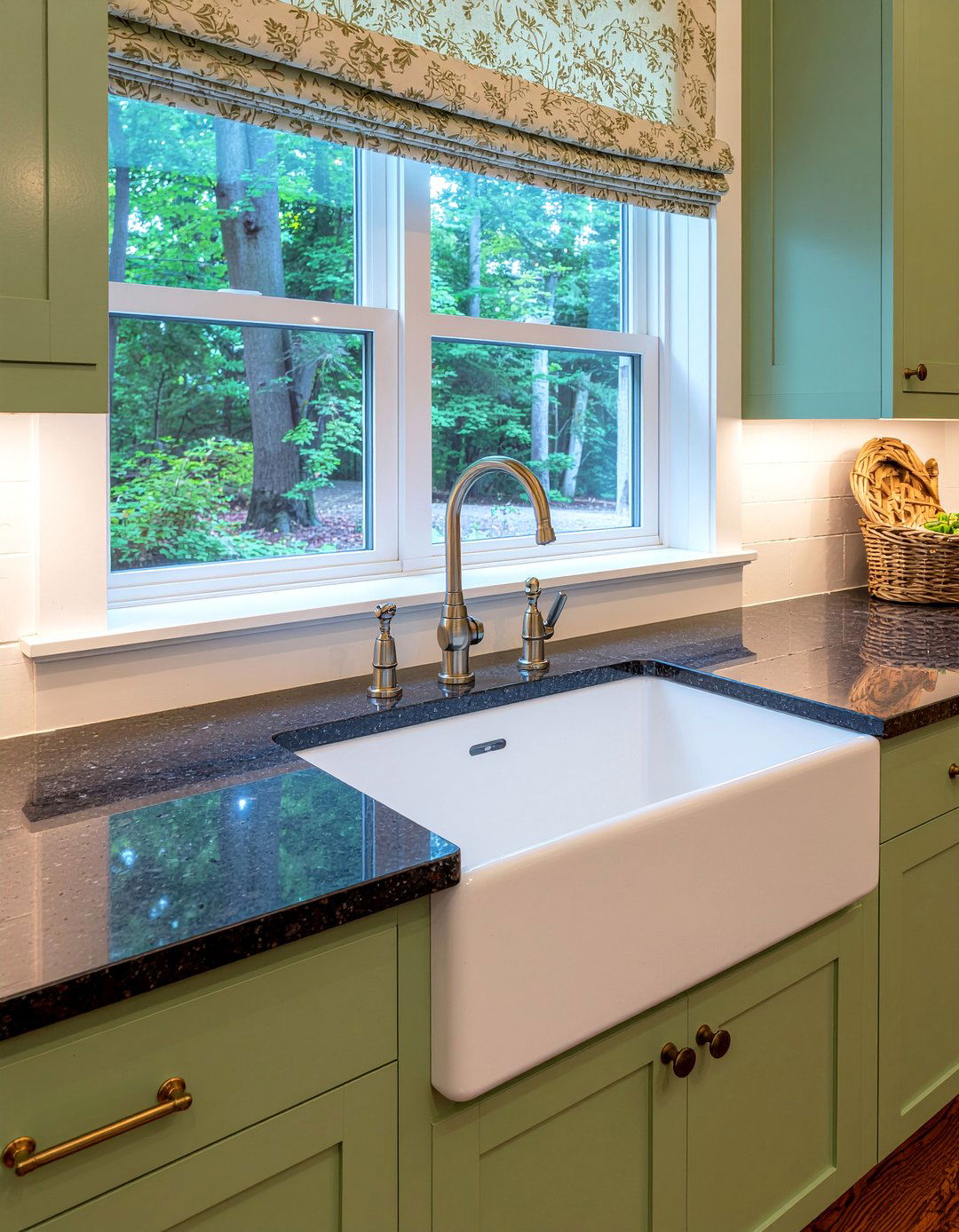 Farmhouse Kitchen Sink - 30 full kitchen remodel ideas