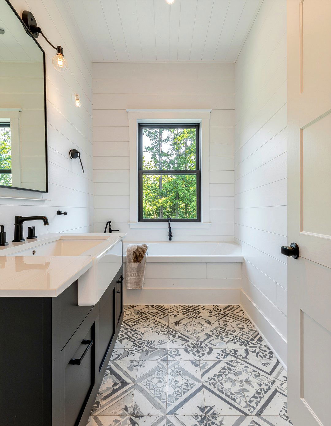 Farmhouse Modern Bathroom - 30 bathroom style mixing ideas